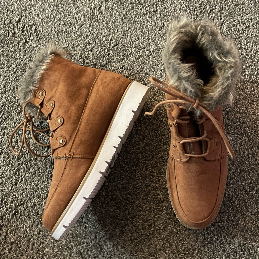 New JustFab Clover Fur Boots